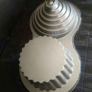 New Wilton non-stick giant cupcake pan.